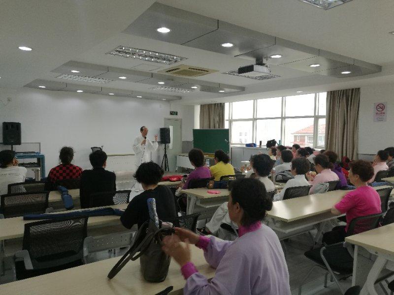 上海市社區<a href=http://m.cnzcn.net.cn target=_blank class=infotextkey>健身</a>俱樂部