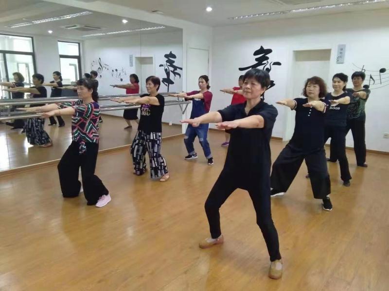 上海市社區<a href=http://m.cnzcn.net.cn target=_blank class=infotextkey>健身</a>俱樂部