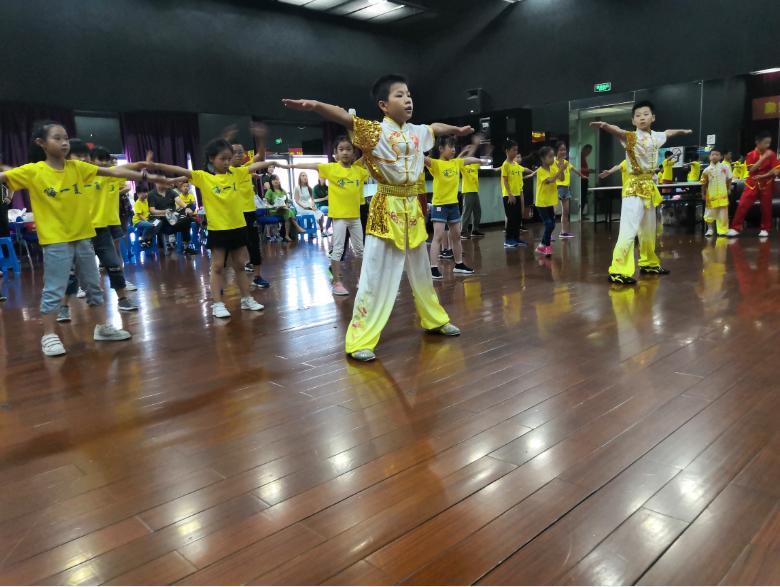 上海市社區<a href=http://m.cnzcn.net.cn target=_blank class=infotextkey>健身</a>俱樂部