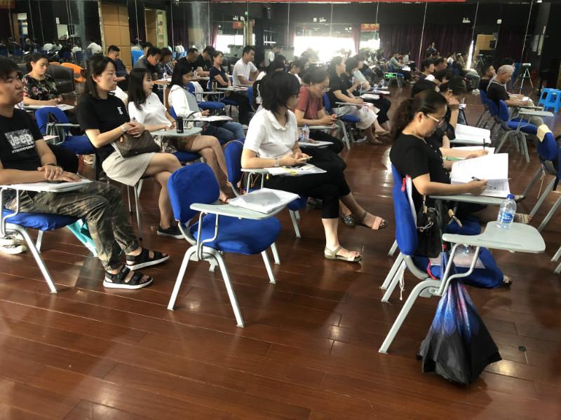 上海市社區(qū)<a href=http://m.cnzcn.net.cn target=_blank class=infotextkey>健身</a>俱樂部