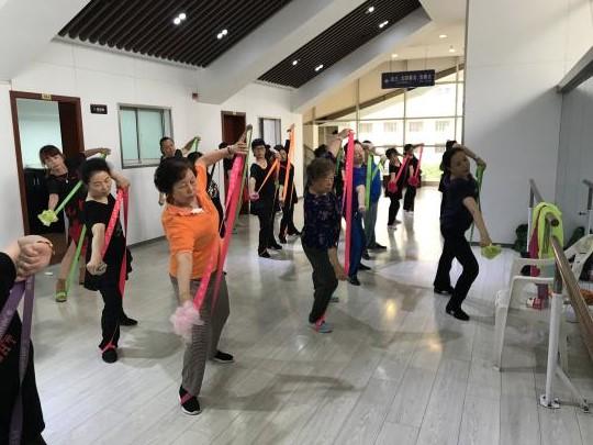 上海市社區<a href=http://m.cnzcn.net.cn target=_blank class=infotextkey>健身</a>俱樂部