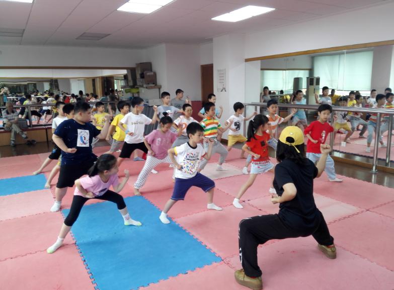 上海市社區<a href=http://m.cnzcn.net.cn target=_blank class=infotextkey>健身</a>俱樂部