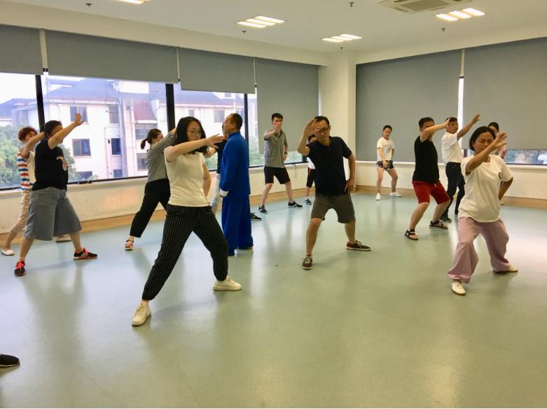 上海市社區(qū)<a href=http://m.cnzcn.net.cn target=_blank class=infotextkey>健身</a>俱樂部