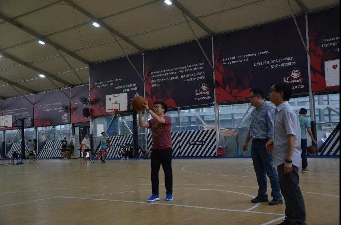 上海市社區(qū)<a href=http://m.cnzcn.net.cn target=_blank class=infotextkey>健身</a>俱樂部