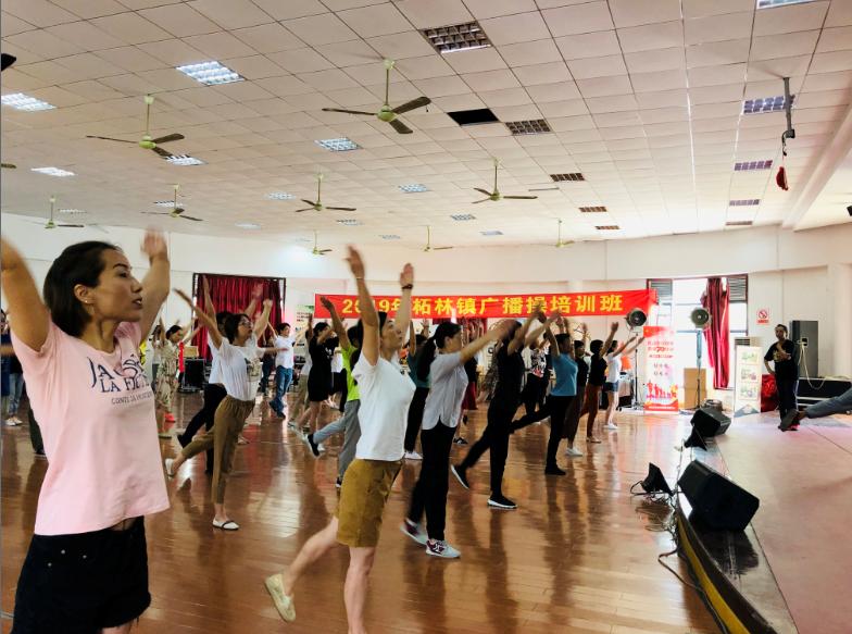 上海市社區(qū)<a href=http://m.cnzcn.net.cn target=_blank class=infotextkey>健身</a>俱樂(lè)部