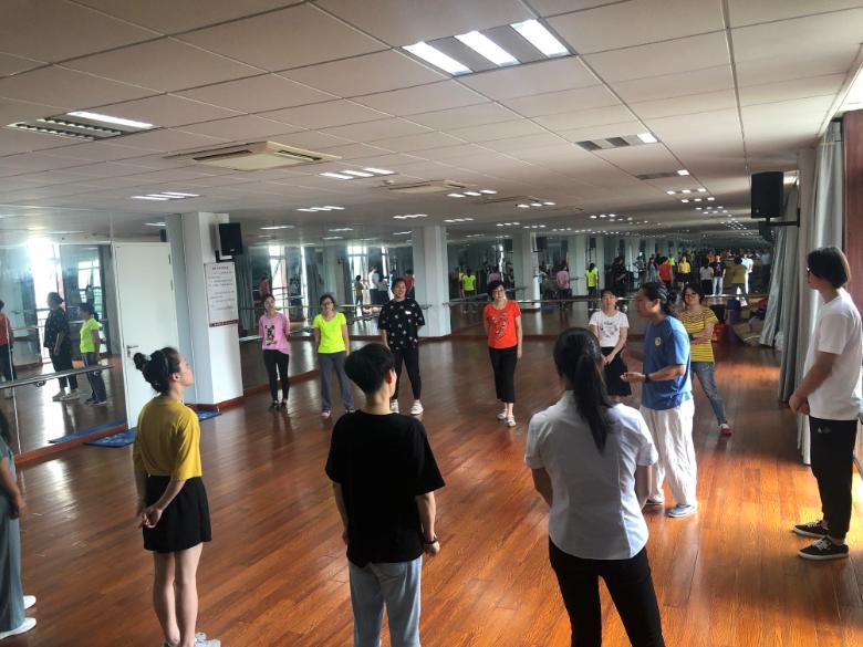 上海市社區(qū)<a href=http://m.cnzcn.net.cn target=_blank class=infotextkey>健身</a>俱樂部