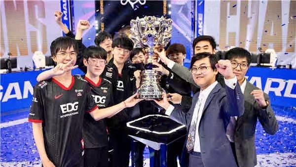 【電競】EDG戰隊主教練楊濟松：這一切回想起來還是那么夢幻