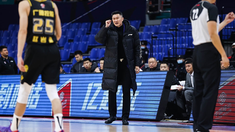 【CBA】面對輸球杜鋒平靜，他送給小將禮物