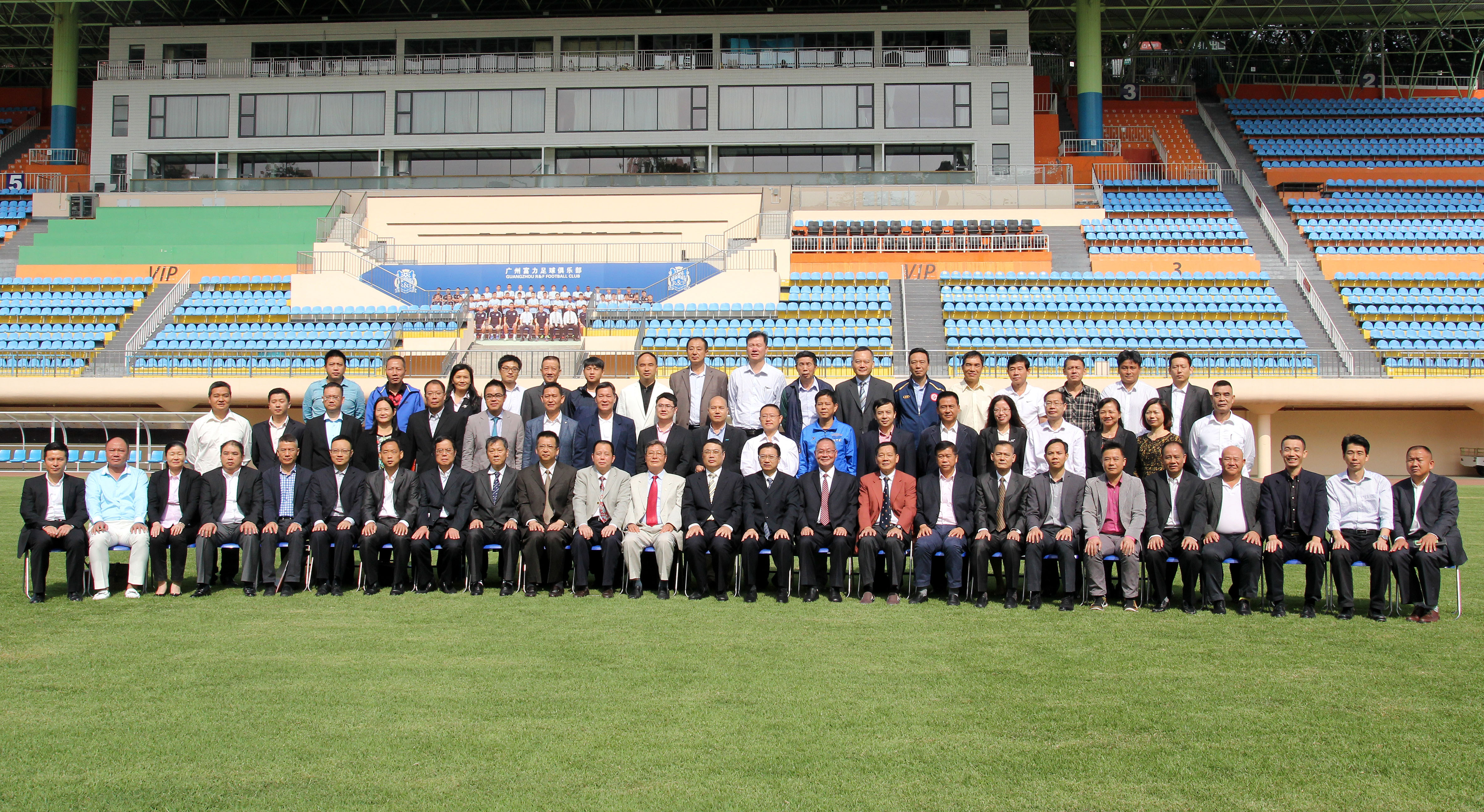 003：2015年11月25日，廣州市足協第十屆會員大會召開，廣州市足協成為國內第一家“脫鉤”改革的地方足協。.jpg