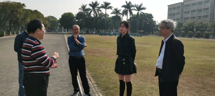 開發(fā)區(qū)文體教育局領(lǐng)導蒞臨浪網(wǎng)小學視察指導工作