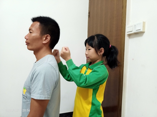 重陽雨意猶許重，感恩敬老情更濃