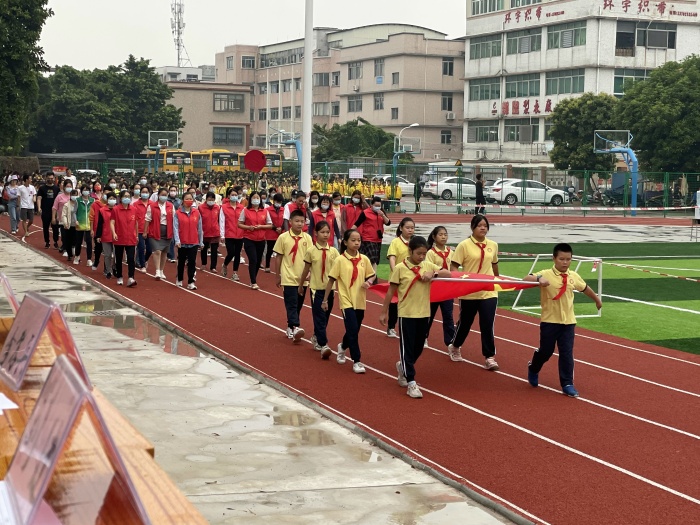 華強學(xué)校舉行秋季學(xué)期田徑運動會