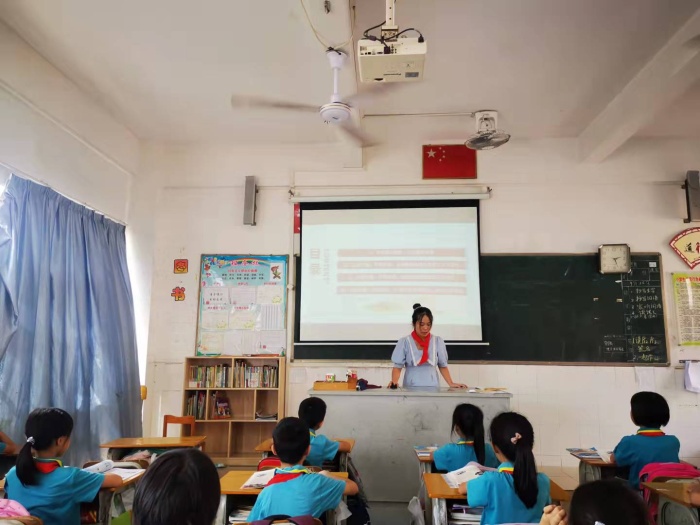 三民學(xué)校舉行“請黨放心，強國有我”主題班會