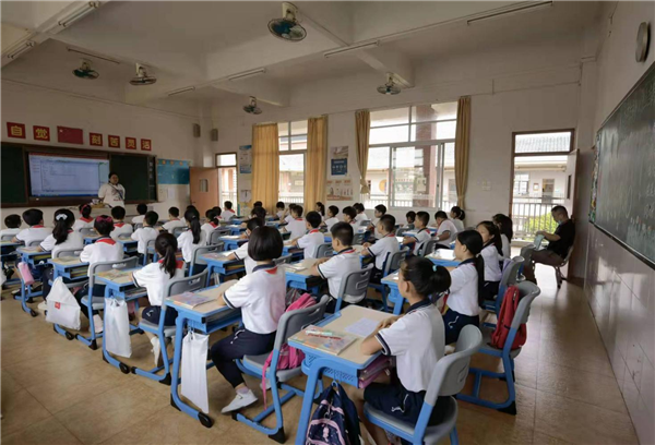 翠亨小學(xué)：中山市人民政府督學(xué)、南朗街道教育和體育事務(wù)中心副主任黃嘉宏到翠亨小學(xué)觀課調(diào)研