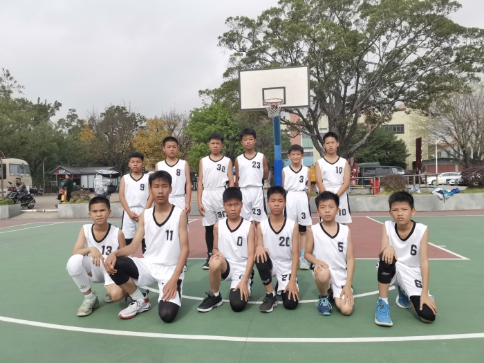 凝心聚力展風采，籃球場上展英姿