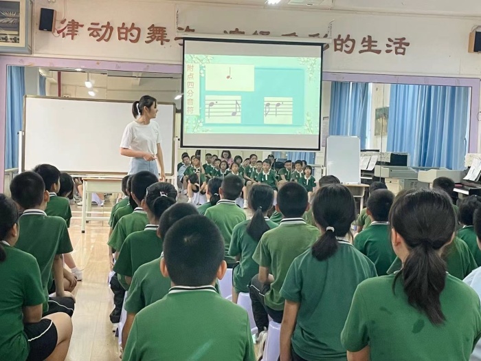 李夢陽老師執教《采一束鮮花》