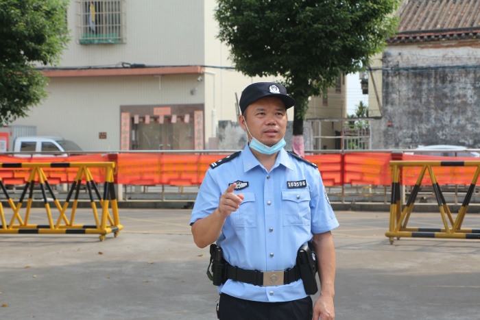 榮興派出所“送教上門”，求實學(xué)校開展“反恐防暴”應(yīng)急演練