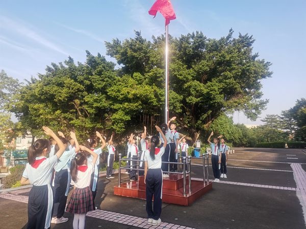 “請黨放心，強(qiáng)國有我”