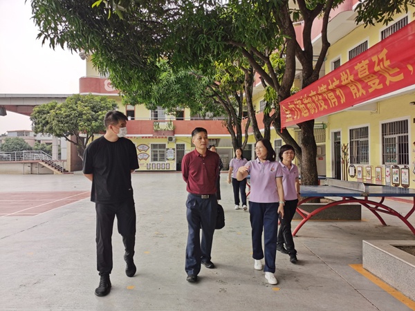 中山市教體局德育科領導到安樂小學指導工作