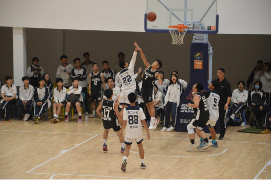 迎“籃”而上 逐夢賽場 ——市僑中高二年級班級籃球聯賽圓滿落幕