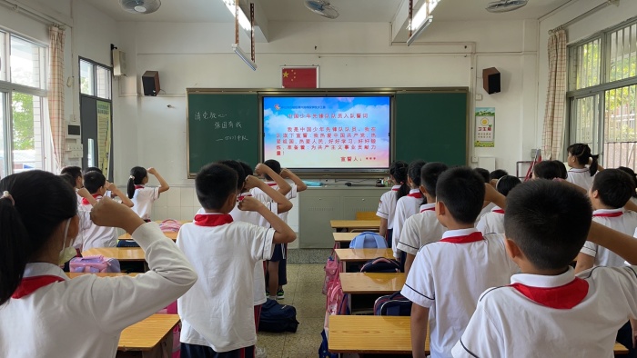 石岐區厚興鄭偉權學校舉行“請黨放心 強國有我”少先隊主題隊會暨二年級第二批新隊員入隊儀式