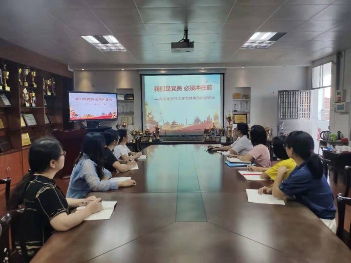 我們是黨員，必須沖在前