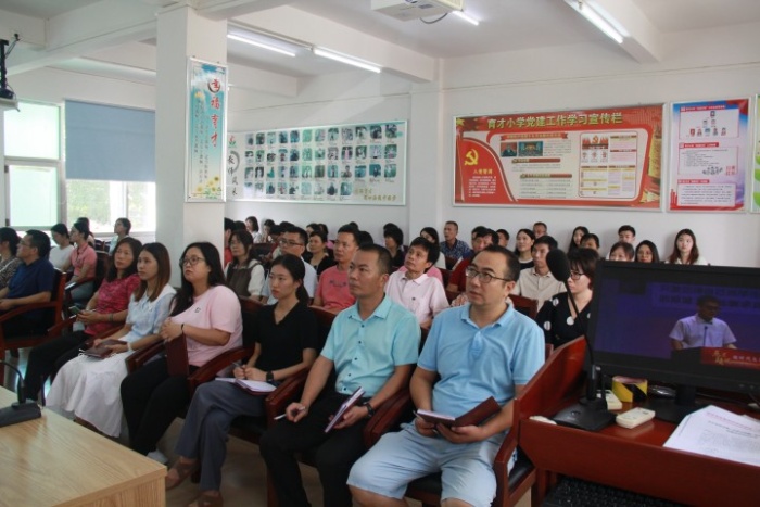 勇踏百年新征程，志做時代“大先生”