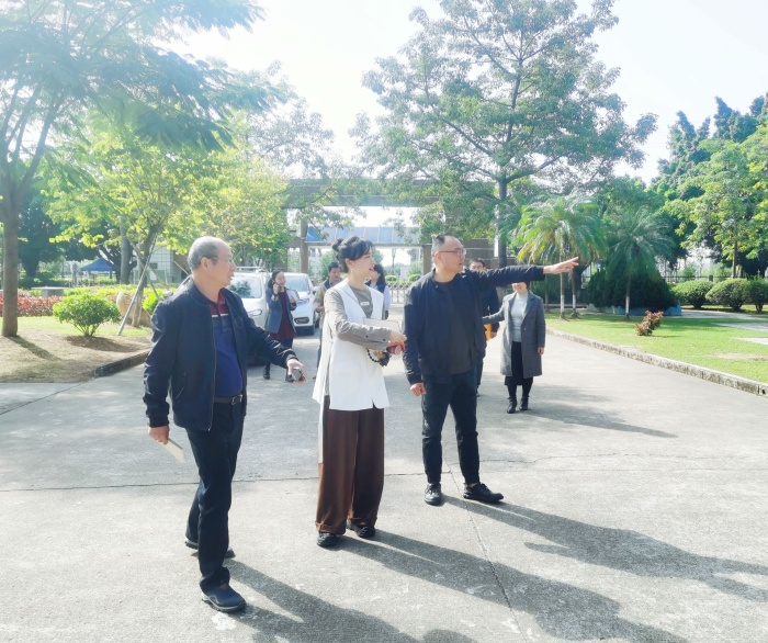 火炬開發(fā)區(qū)文體教育局到中山紀(jì)念中學(xué)浪網(wǎng)中學(xué)指導(dǎo)工作