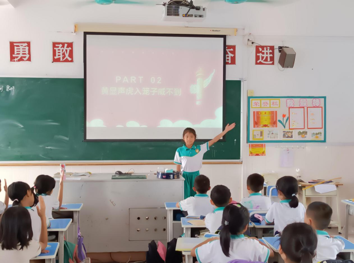 誦讀經(jīng)典，書(shū)寫(xiě)新華章