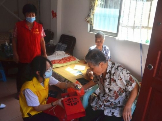 南區馬嶺社區開展老年弱勢群體中秋關愛行動