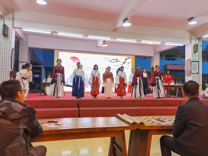 誦優(yōu)秀傳統(tǒng)之經(jīng)典，承民族文化之魂魄