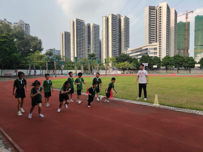 謝兆添老師執教50米快速跑