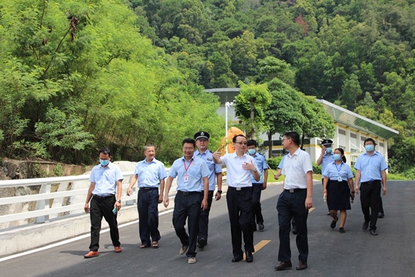 賡續(xù)百年初心，擔(dān)當(dāng)育人使命！中山二中開展慶祝教師節(jié)系列活動