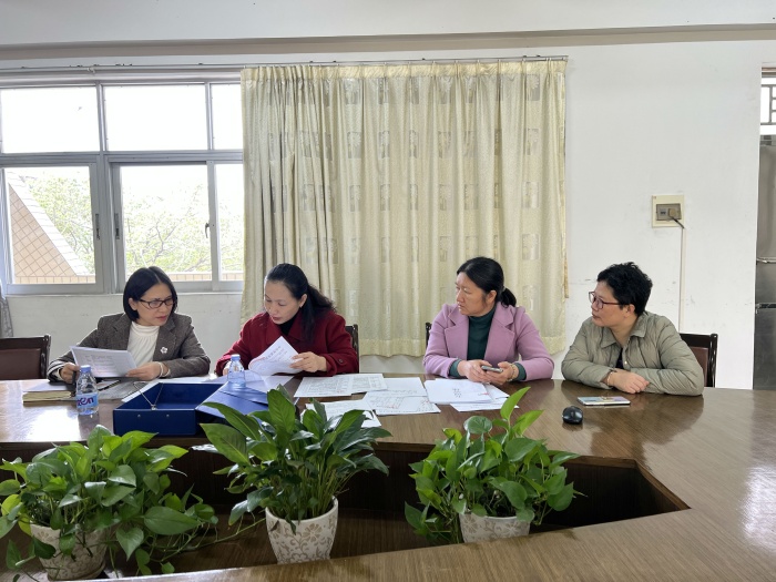 港口鎮“雙減”和“五項管理”專項督查組蒞臨港口中學督導