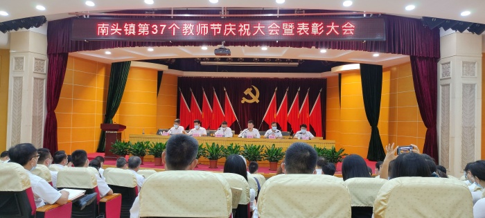 引路在腳下，追夢向前方