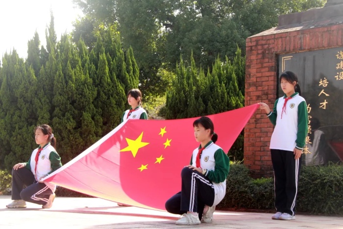 跟隨偉人足跡，繼承中山精神