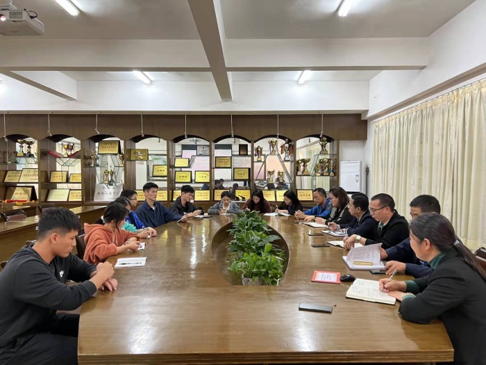 港口中學組織召開實習生總結歡送會