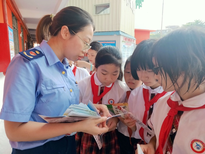 普法宣傳進校園 共譜和諧新篇章