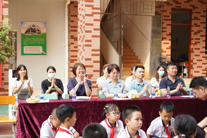 樂善好施心系教育 護眼明燈傳遞真情