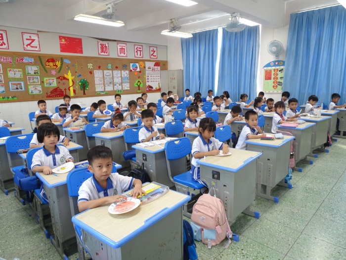 開發區第二小學舉行“行文明事 做文明人 ” 慶中秋系列活動