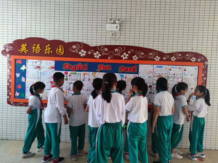 英語小報，精彩紛呈