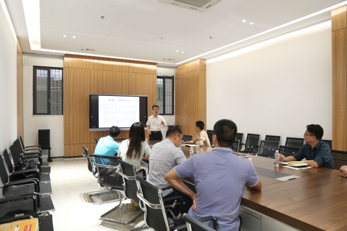 明方向，謀發展