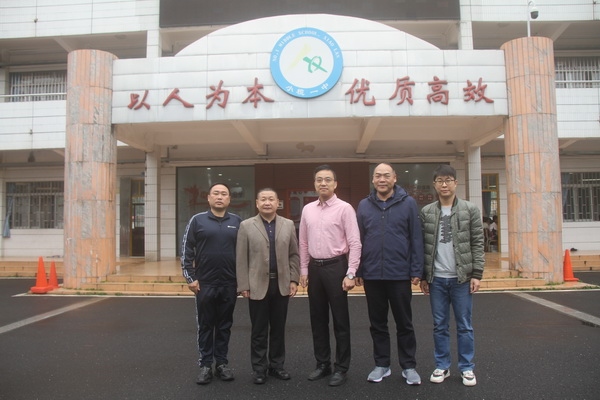 鎮一中籌建紅十字會 高水平打造平安團隊