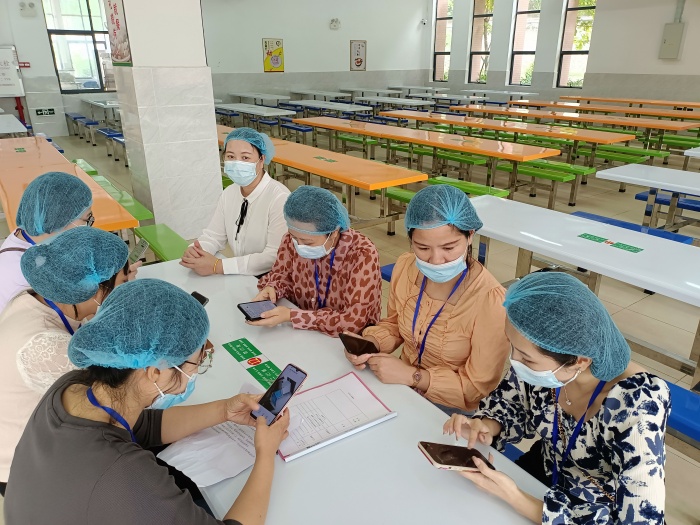 開(kāi)發(fā)區(qū)第一小學(xué)：家長(zhǎng)進(jìn)校“赴宴”；共享快樂(lè)“食”光