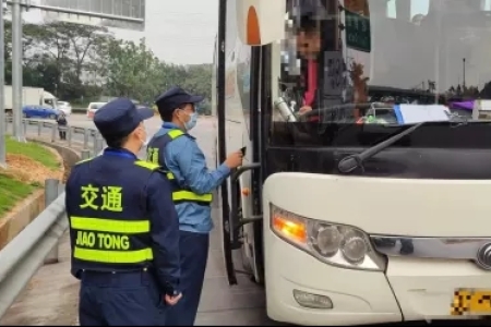 不按規(guī)定站點上下客，一客運車輛在坦洲受到處罰