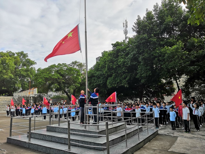 大涌南文小學舉行少先隊微儀式暨二年級隊員入隊儀式