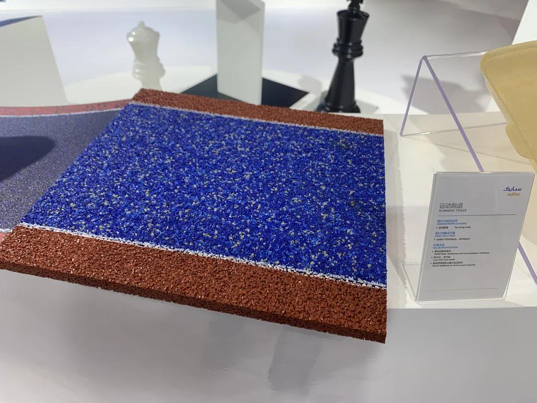 “黑科技”跑道，讓運動員“飛了起來”！-奧運田徑跑道是如何造出來的？