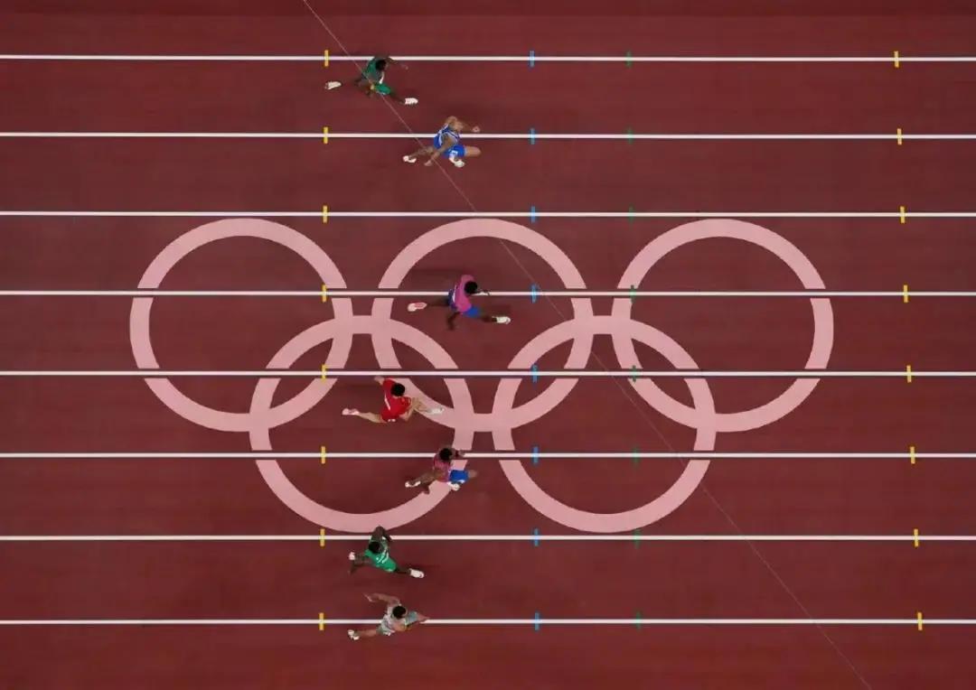 “黑科技”跑道，讓運動員“飛了起來”！-奧運田徑跑道是如何造出來的？