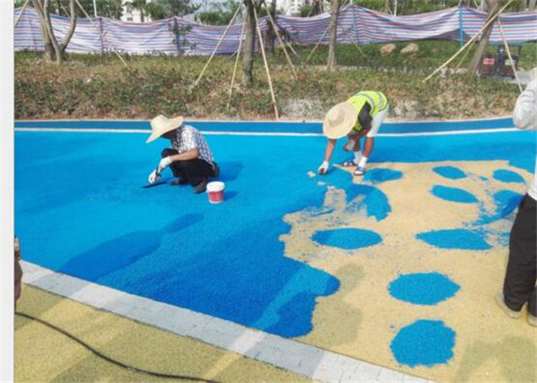 EPDM<a href=http://m.cnzcn.net.cn target=_blank class=infotextkey>塑膠跑道</a>