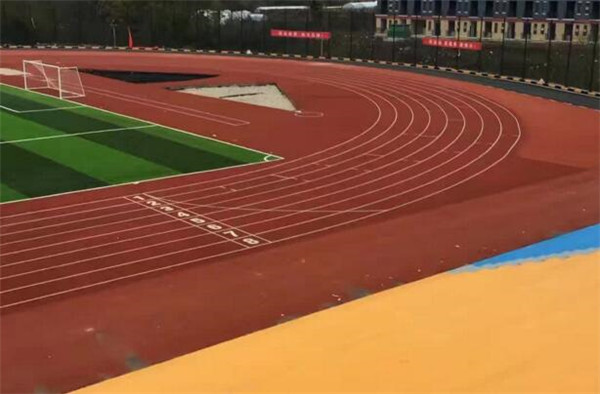 環(huán)保透氣型<a href=http://m.cnzcn.net.cn target=_blank class=infotextkey>塑膠跑道</a>